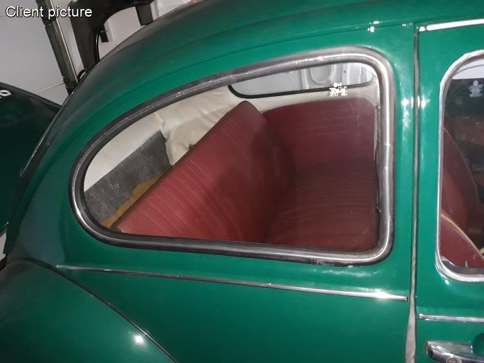 Seitenscheibendichtung mit Zierleistenrille links