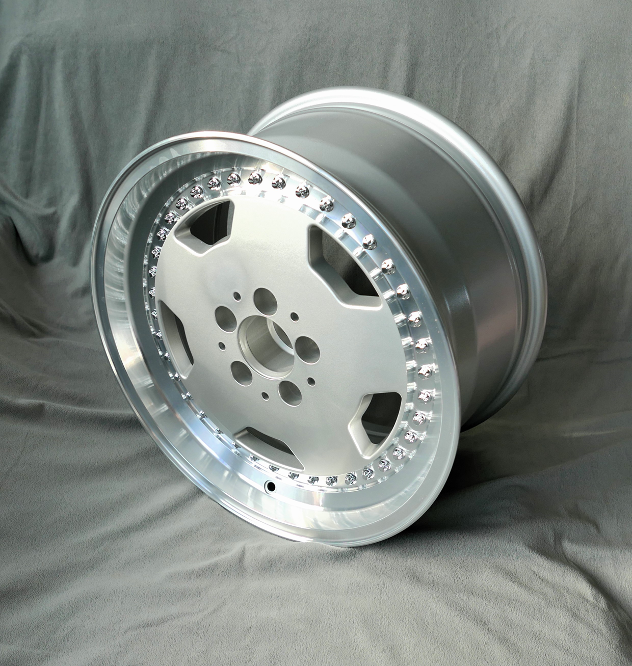 Felge Aero 3 Style 8,5x17" ET18 LK 5x112mm silber/glanzgedreht