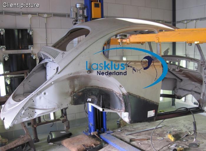 Hinterer Chassisträger mit umlaufender Blende rechts