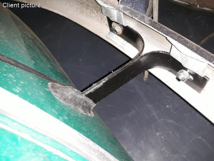 Stoßstangenhalterungen vorne (schwarze Transportfarbe) (pro Paar)