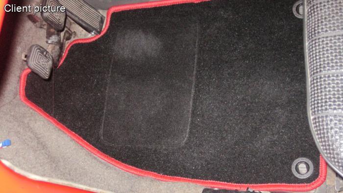 Teppichfußmatten schwarz mit roten Nähten (4-teilig)