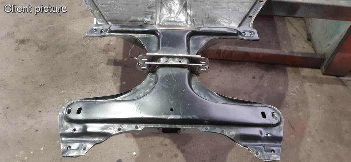 Rahmenkopf Bodenblech 1302 u. 1303