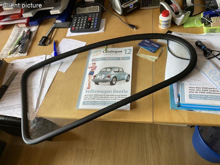 Seitenscheibendichtung mit Zierleistenrille links