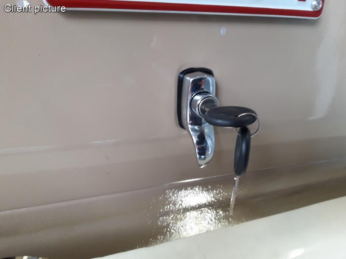 Motordeckelschloss mit Schlüssel