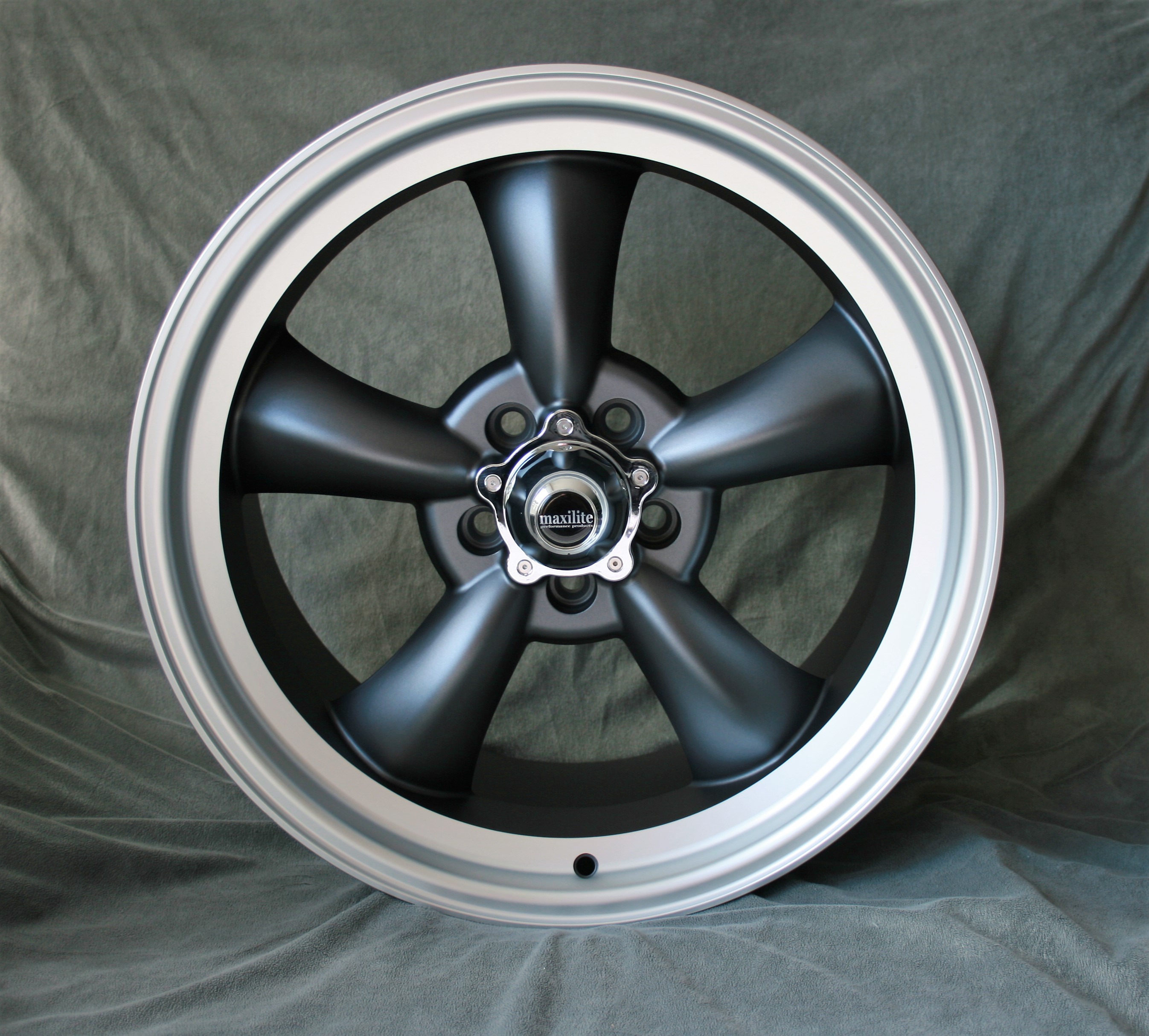 Maxilite AR 10x19 Felge für Ford anthracite/diamond cut