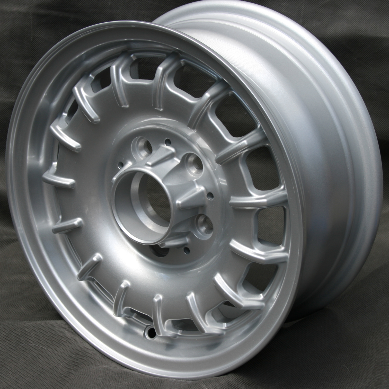 Maxilite Bundt Felge für Mercedes 6x14 silber