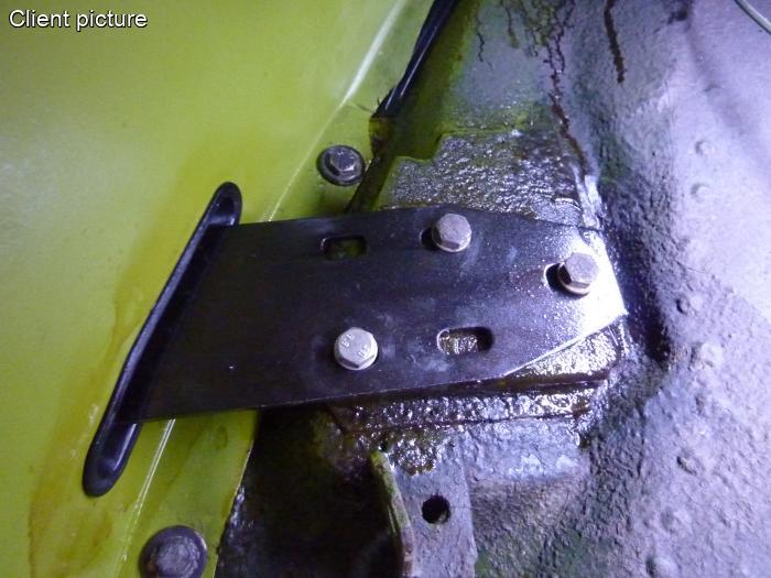 Stoßstangenhalterung vorne links (schwarze Transportfarbe)