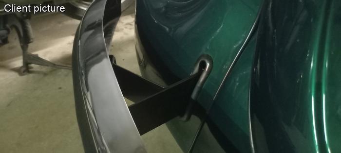 Stoßstangenhalterung vorne rechts (schwarze Transportfarbe)