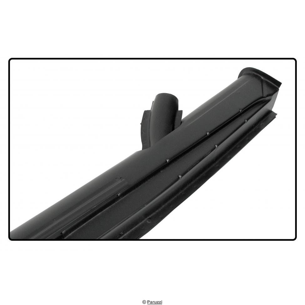 Heizungskanal mit Heizungsrohr links