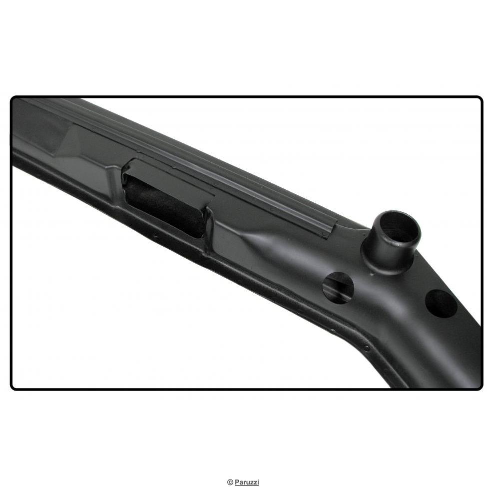 Heizungskanal mit Heizungsrohr links