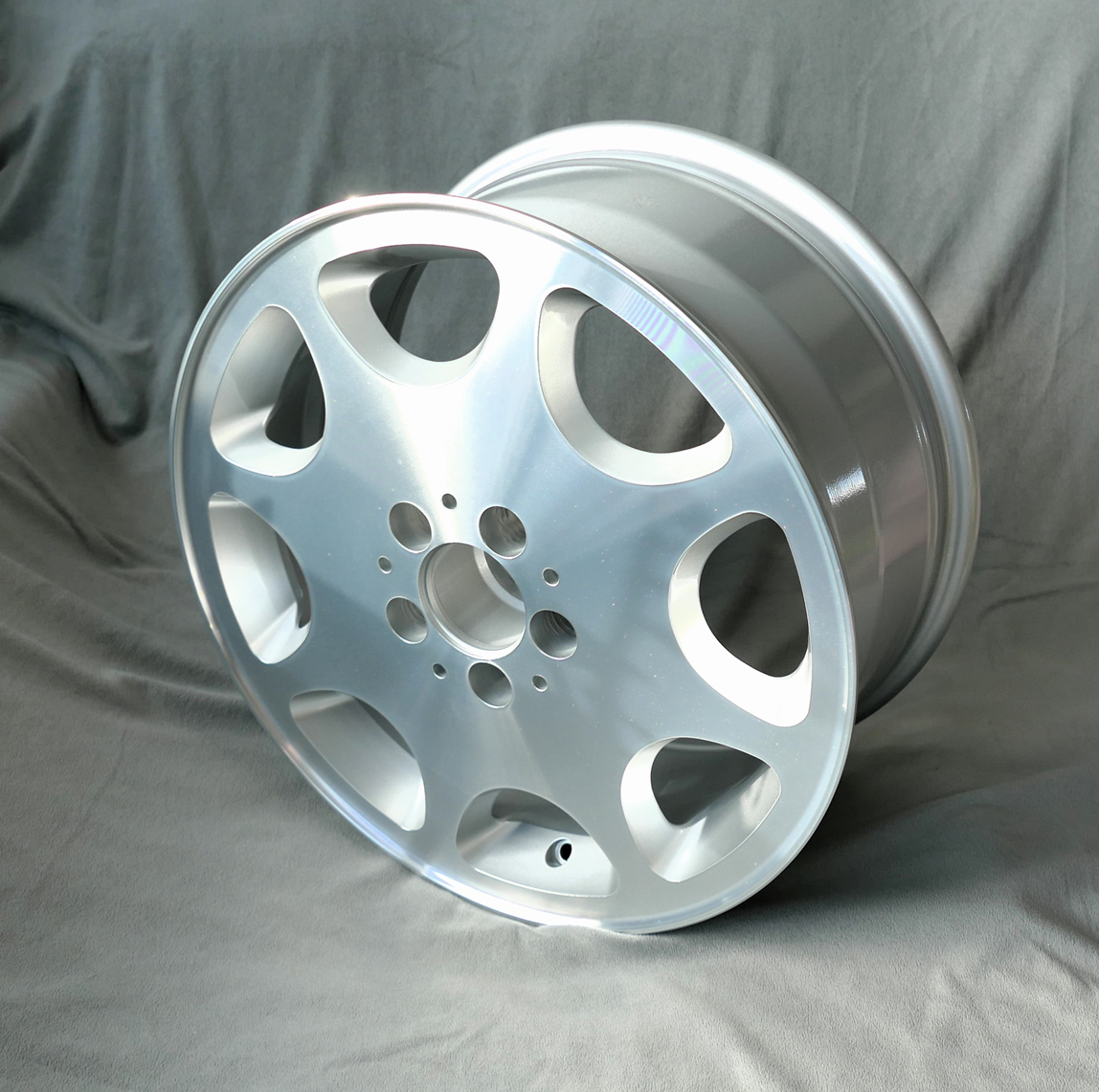 Maxilite 8-Loch Felge für Mercedes 8x17 diamond cut