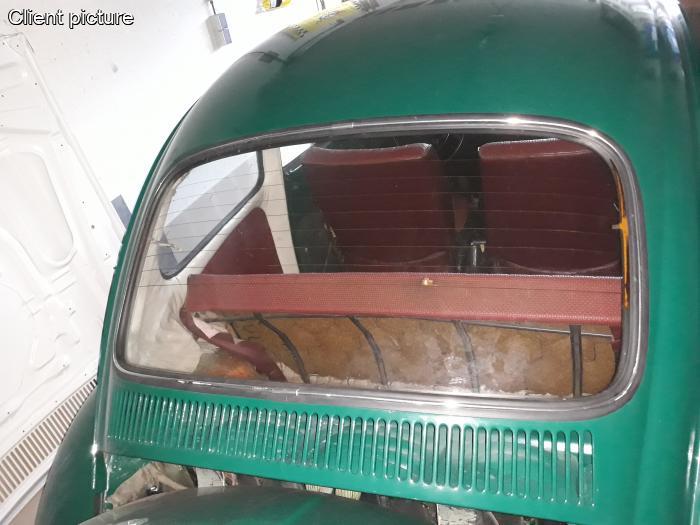 Heckscheibendichtung mit Zierleistenrille