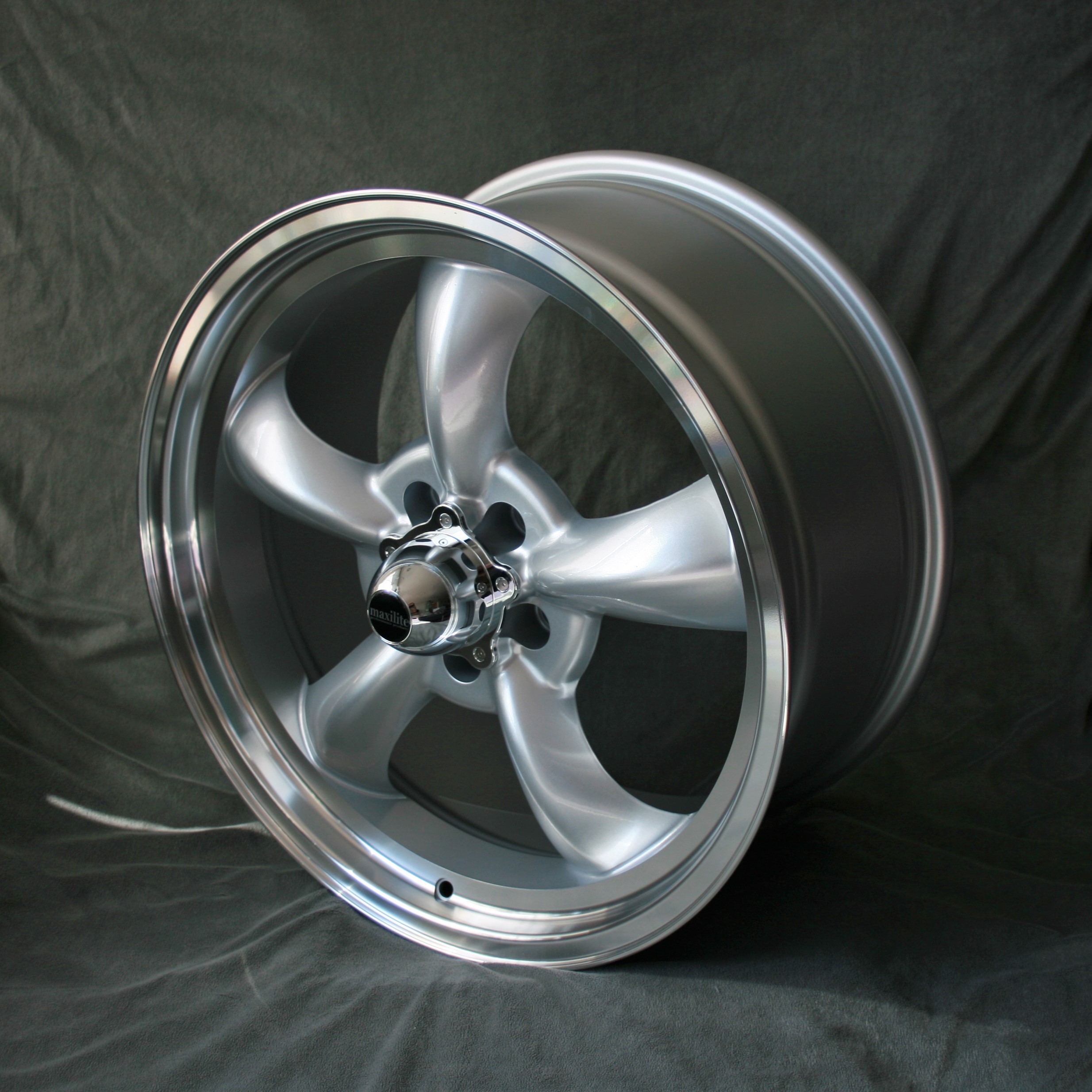 Maxilite AR Felge für Ford – 9x19 silver/diamond cut