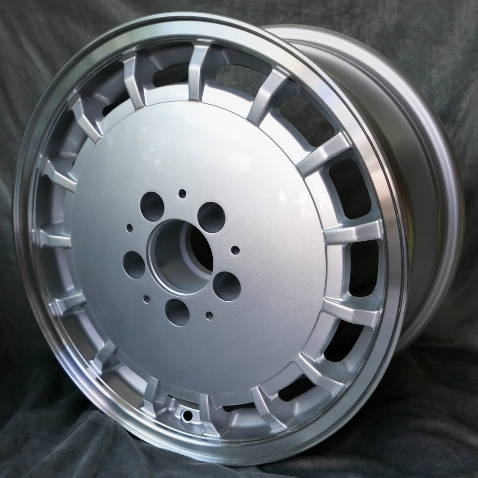 Maxilite Gulli Felge für Mercedes 8x16 silver/diamond cut