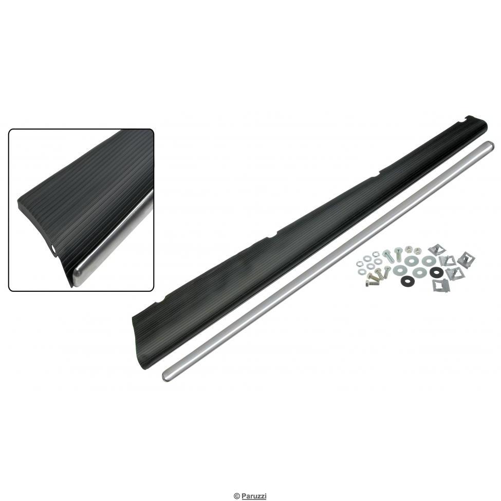 Trittbrett mit polierter Edelstahlleiste A-Qualität links