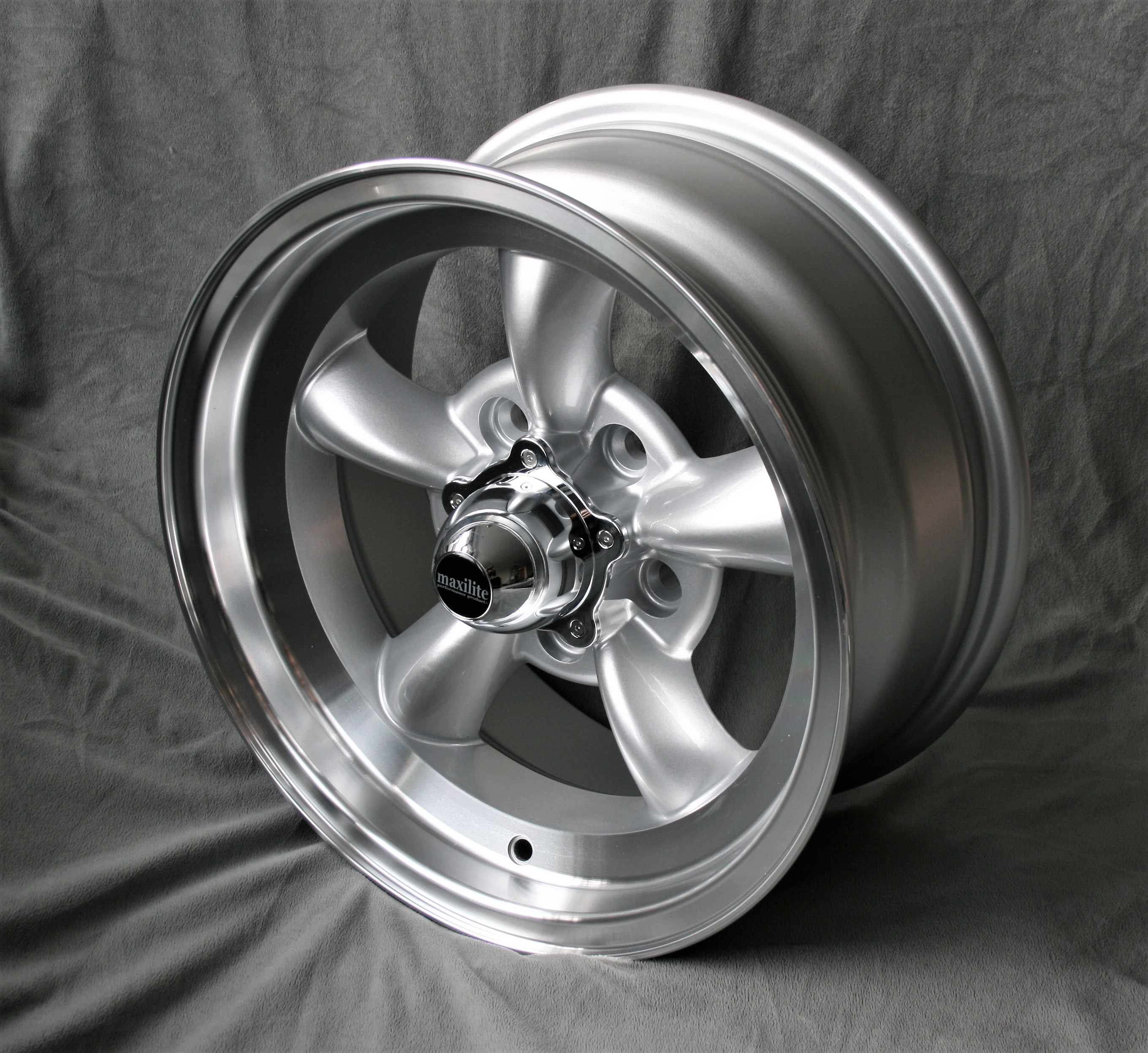 Maxilite AR Felge für Ford – 7x15 silber/diamond cut