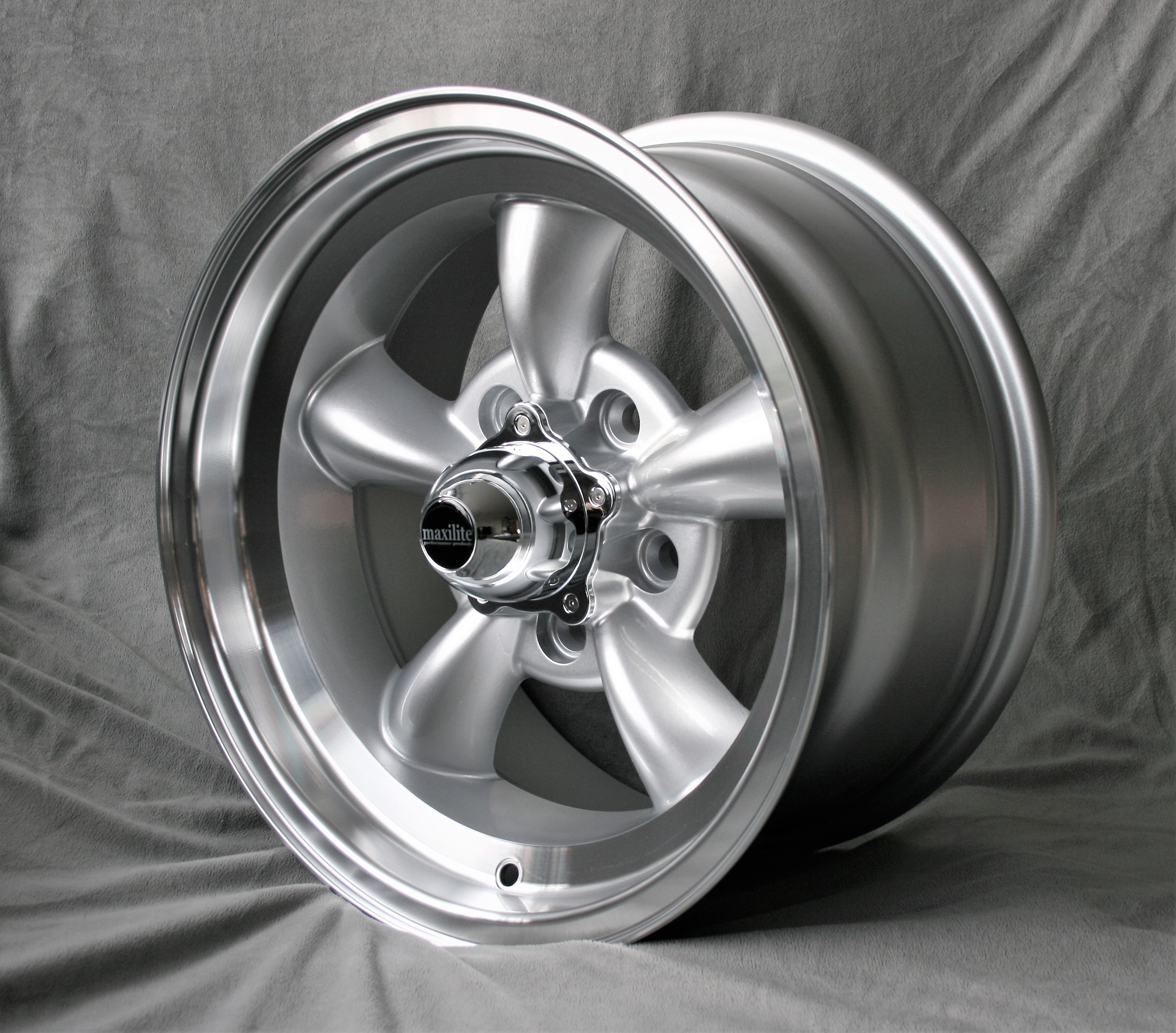 Maxilite AR Felge für Ford – 8x15 Zoll silber/diamond cut
