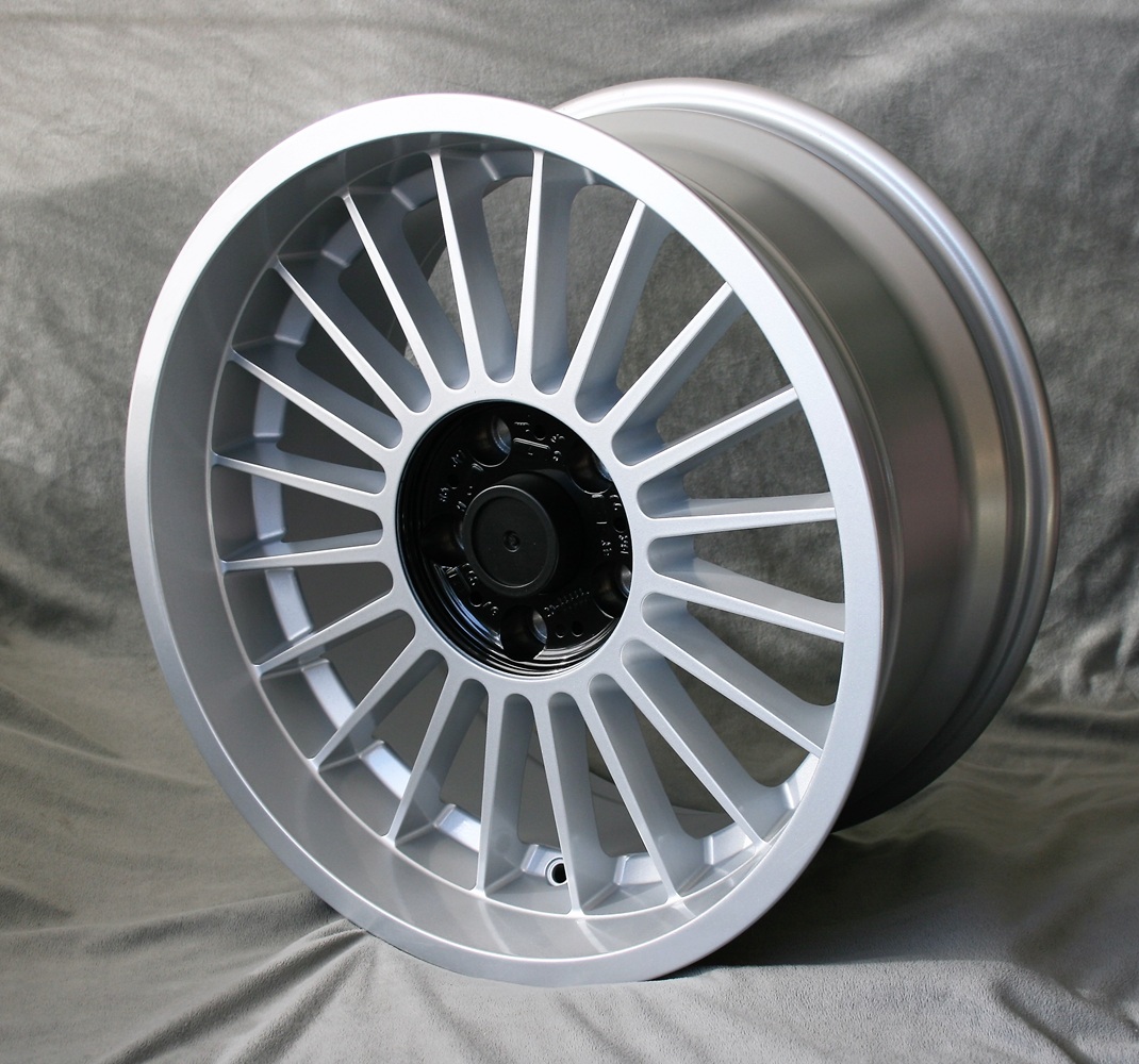 Maxilite Spoke Felge für BMW 5 (E39) 9x19 silber/schwarz