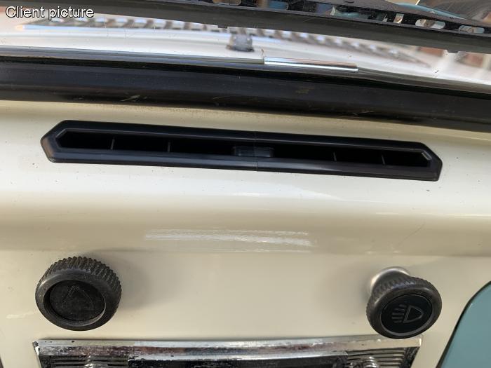 Luftauslass in der Mitte des Armaturenbretts für Fahrzeuge ohne Armaturenbrettabdeckung