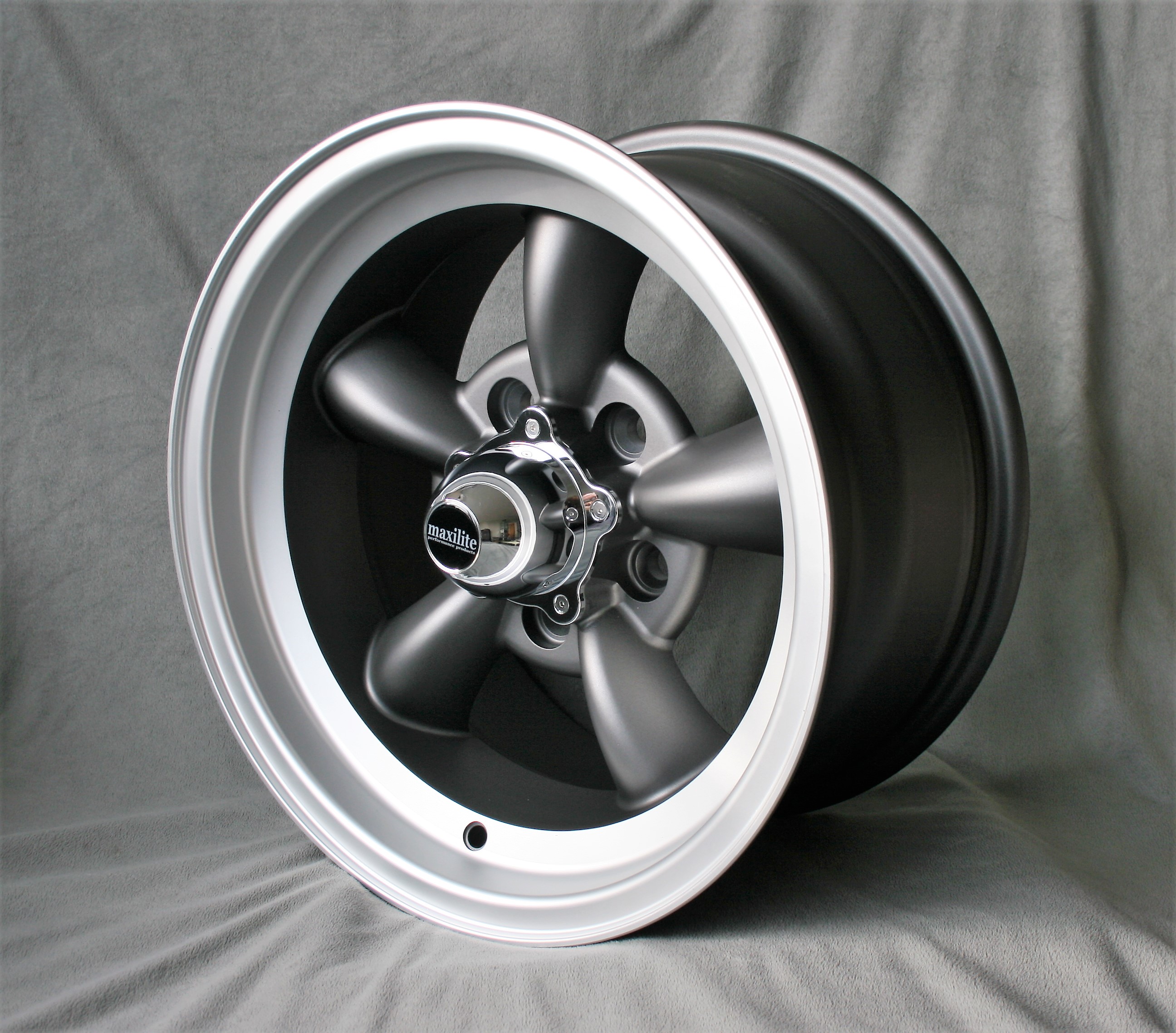 Maxilite AR 8x15 Felge für Ford – anthracite/diamond cut