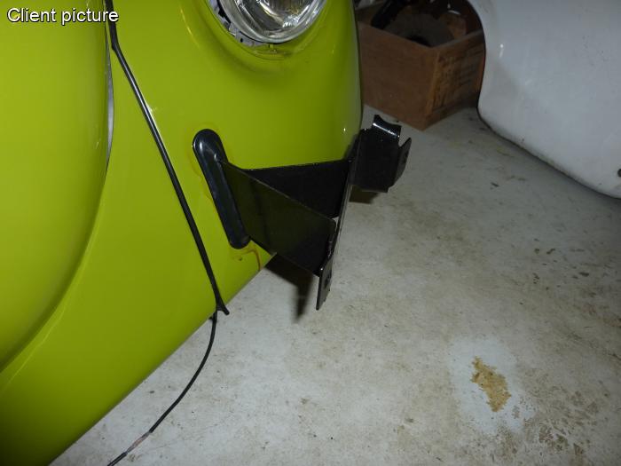 Stoßstangenhalterung vorne links (schwarze Transportfarbe)