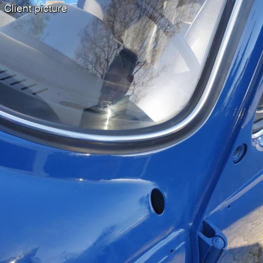 Frontscheibendichtung mit Zierleistenrille