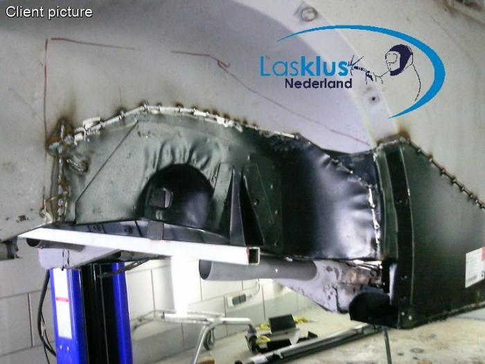 Hinterer Chassisträger mit umlaufender Blende rechts