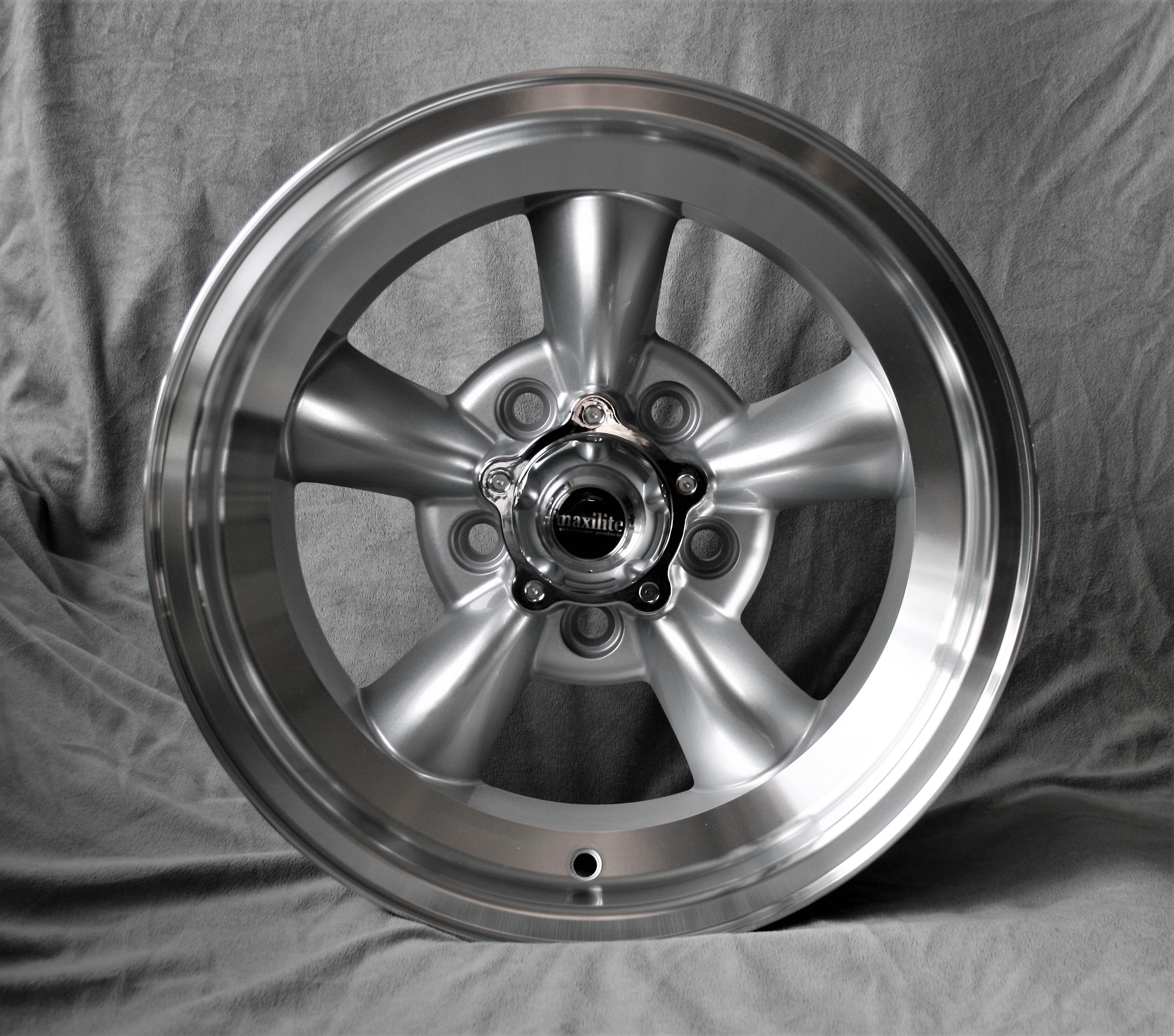 Maxilite AR Felge für Buick – 7x15 silber/diamond cut