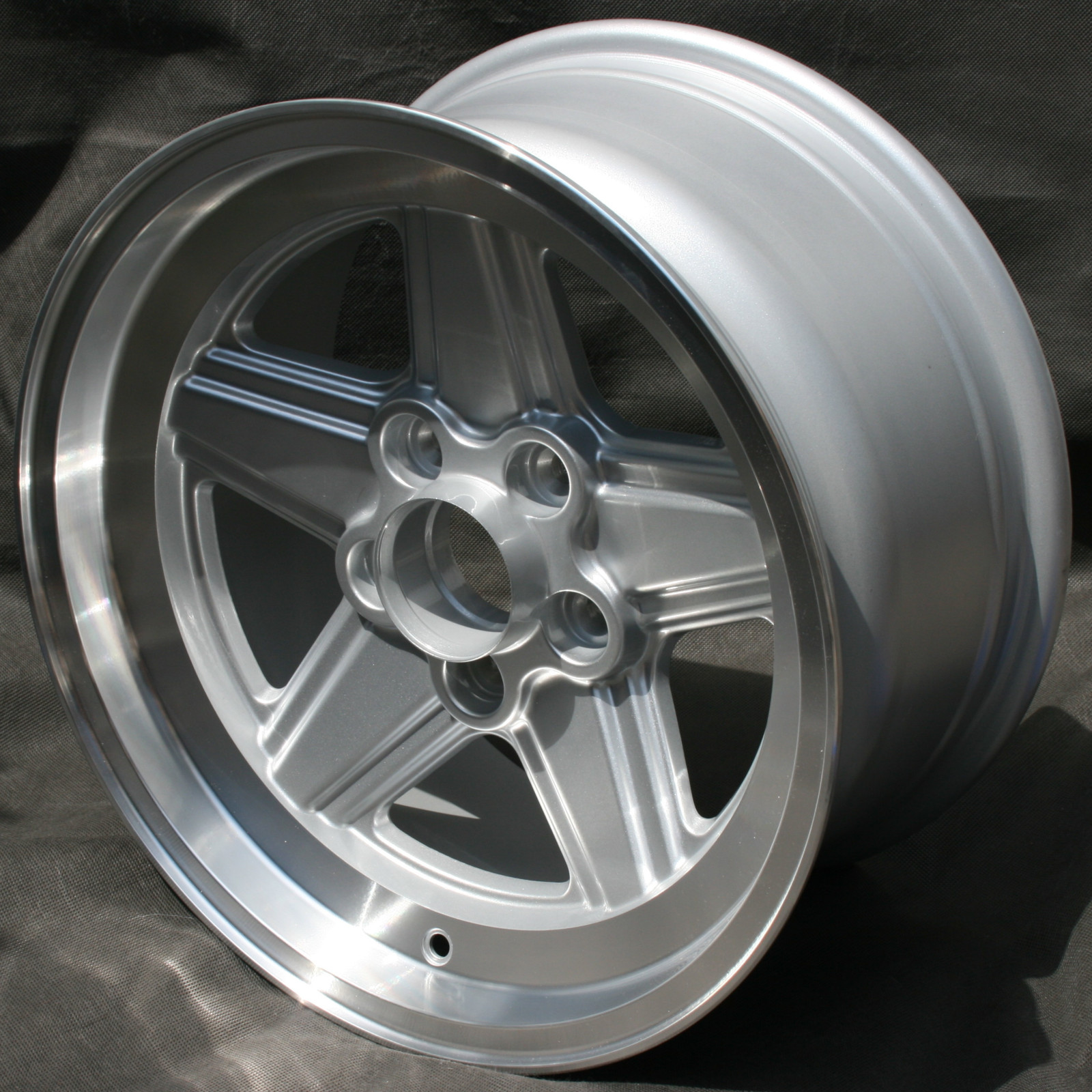 Maxilite Penta Felge für Mercedes 8x16 silber/diamond cut