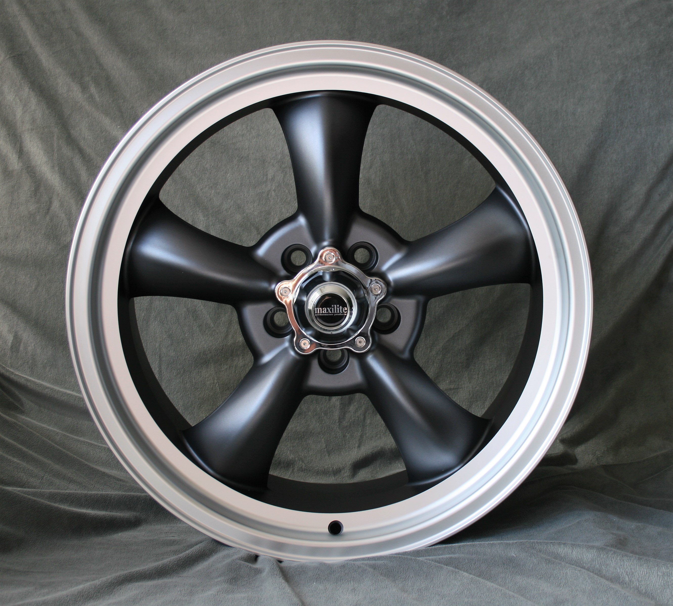 Maxilite AR 9x19 Felge für Ford – anthracite/diamond cut