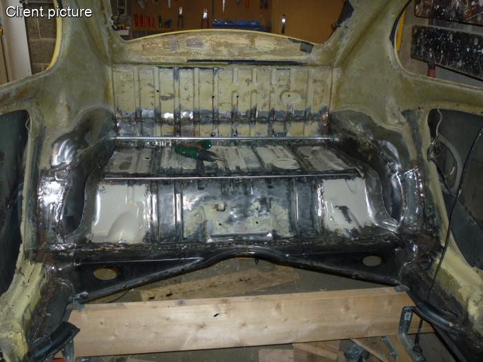 Reparaturblech im Kofferaum rechts