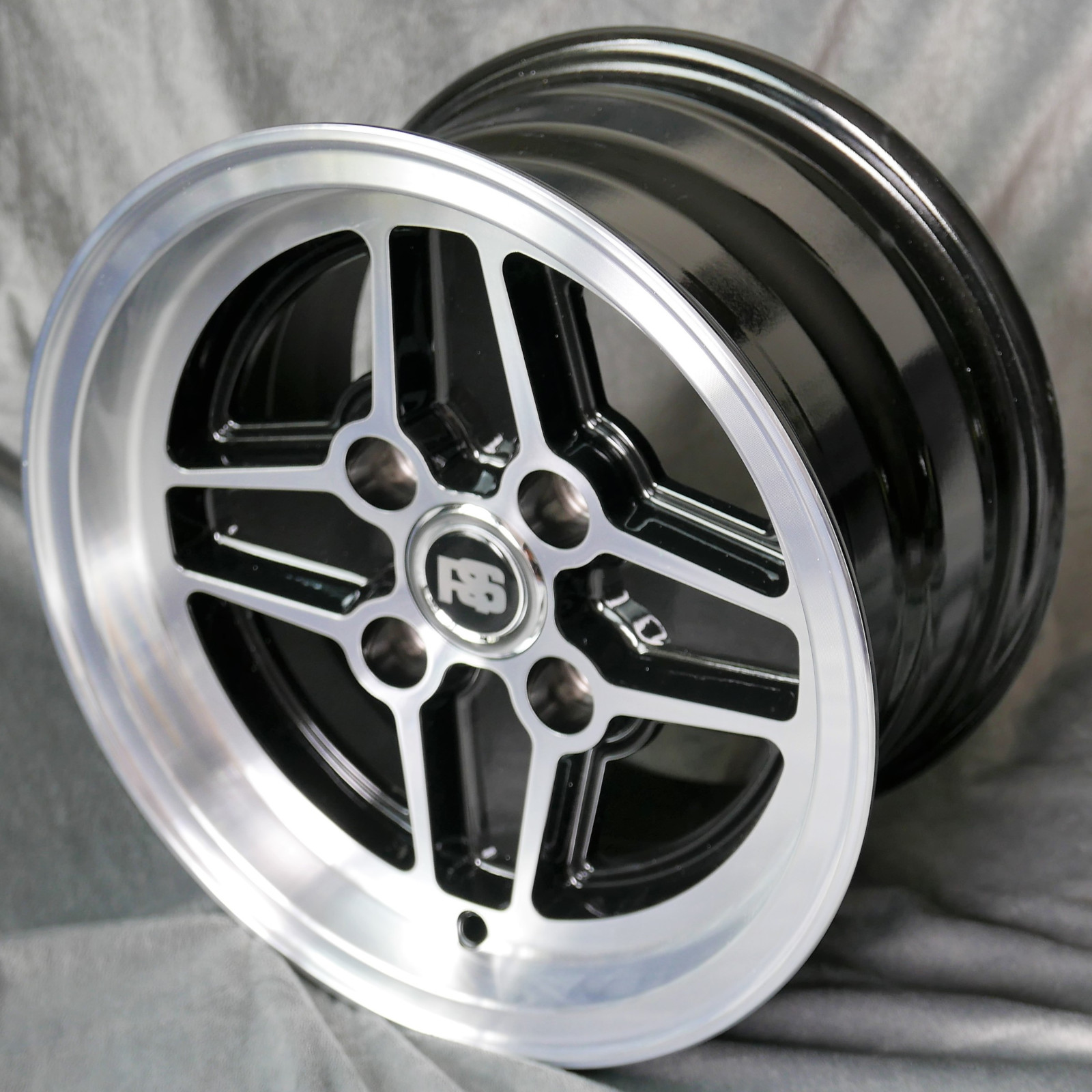 Maxilite RS 7x13 Felge für Ford – black/diamond cut