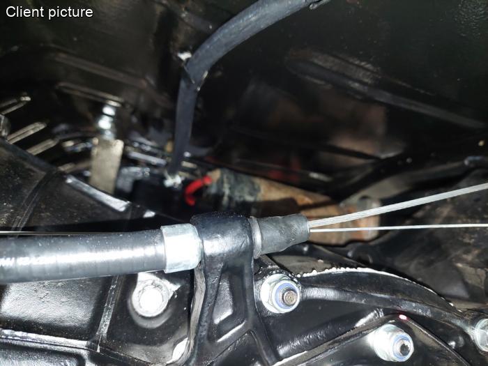 Kupplungszug, Handbremsseil und Dachblinkertülle (jeweils)