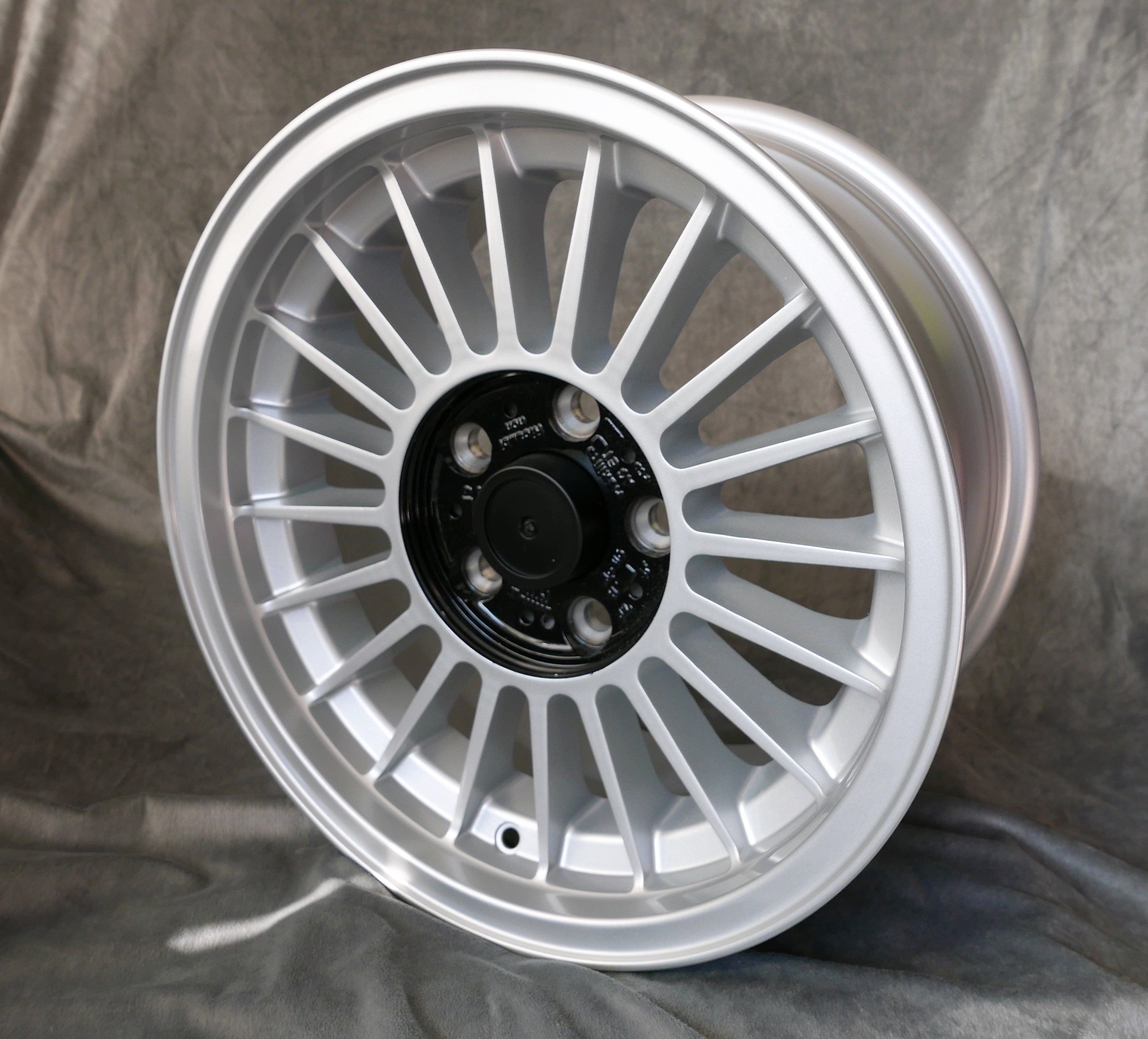 Maxilite Spoke Felge für BMW 8x16 silber/schwarz