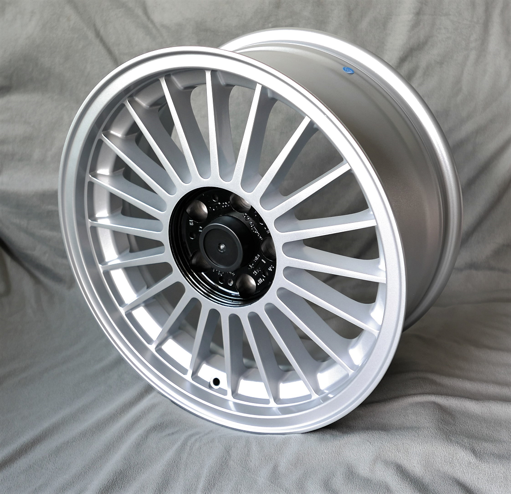 Maxilite Spoke Felge für BMW 8x18 silver/black