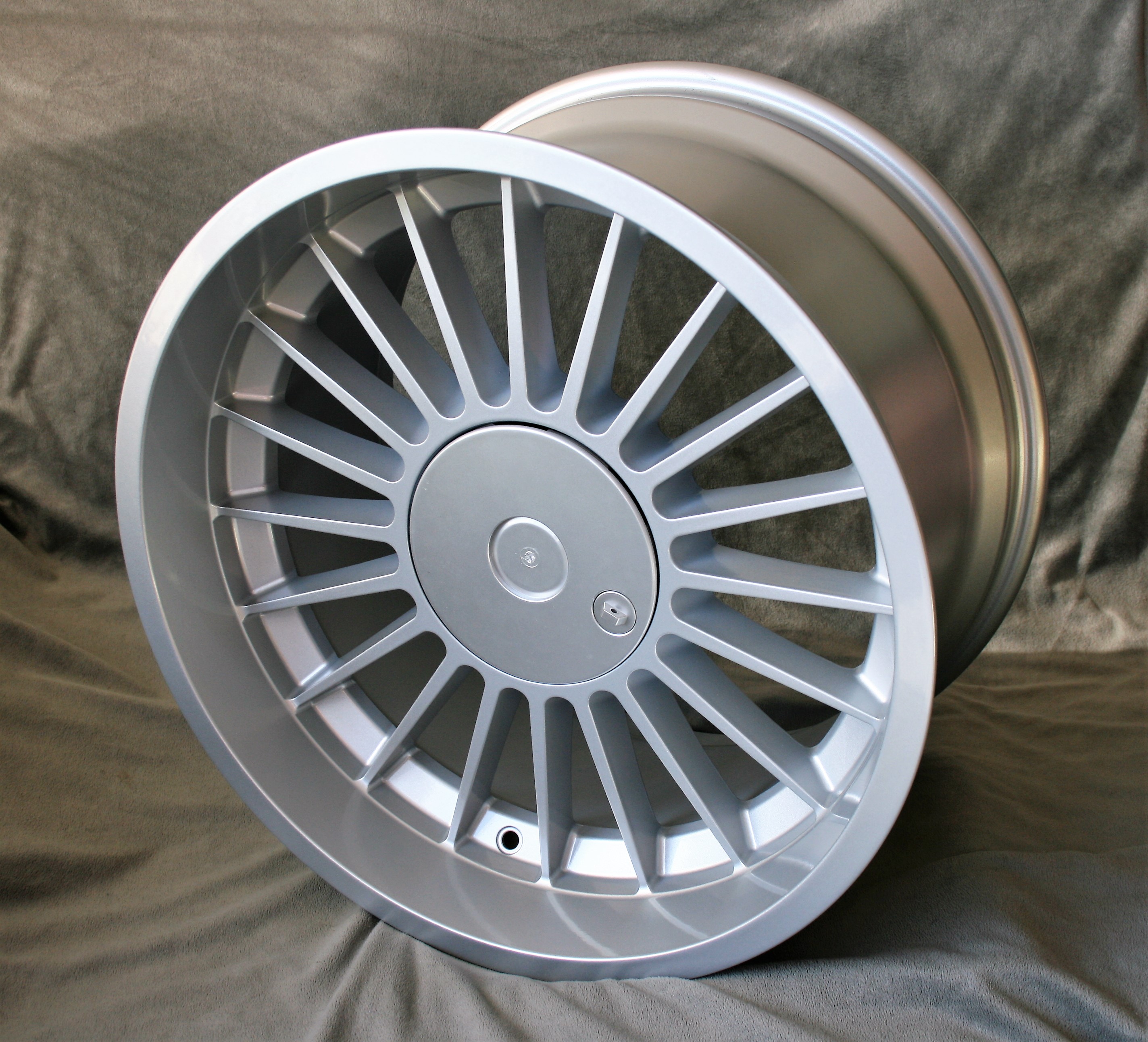 Maxilite Spoke Felge für BMW 10,5x18 silber/schwarz