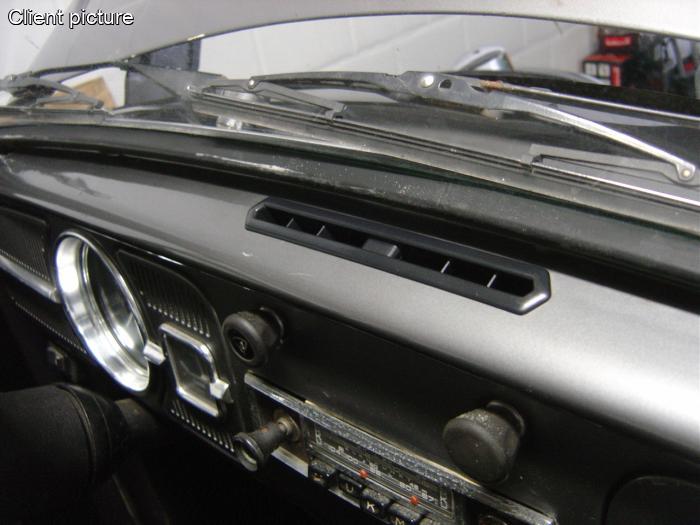 Luftauslass in der Mitte des Armaturenbretts für Fahrzeuge ohne Armaturenbrettabdeckung