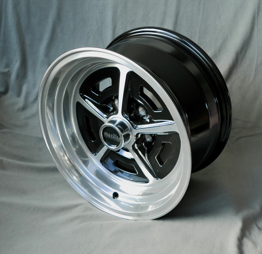 Maxilite Mag 500 Felge für Ford – 8x15 schwarz/diamond cut