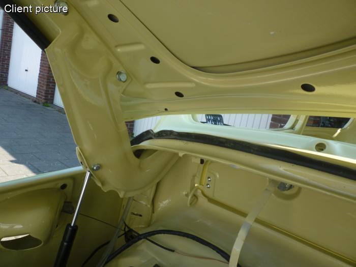 Haubendichtung unter der Windschutzscheibe