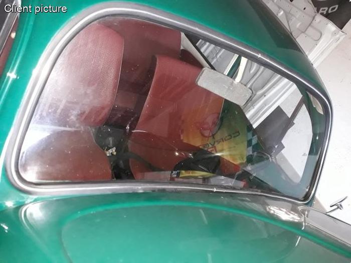 Frontscheibendichtung mit Zierleistenrille