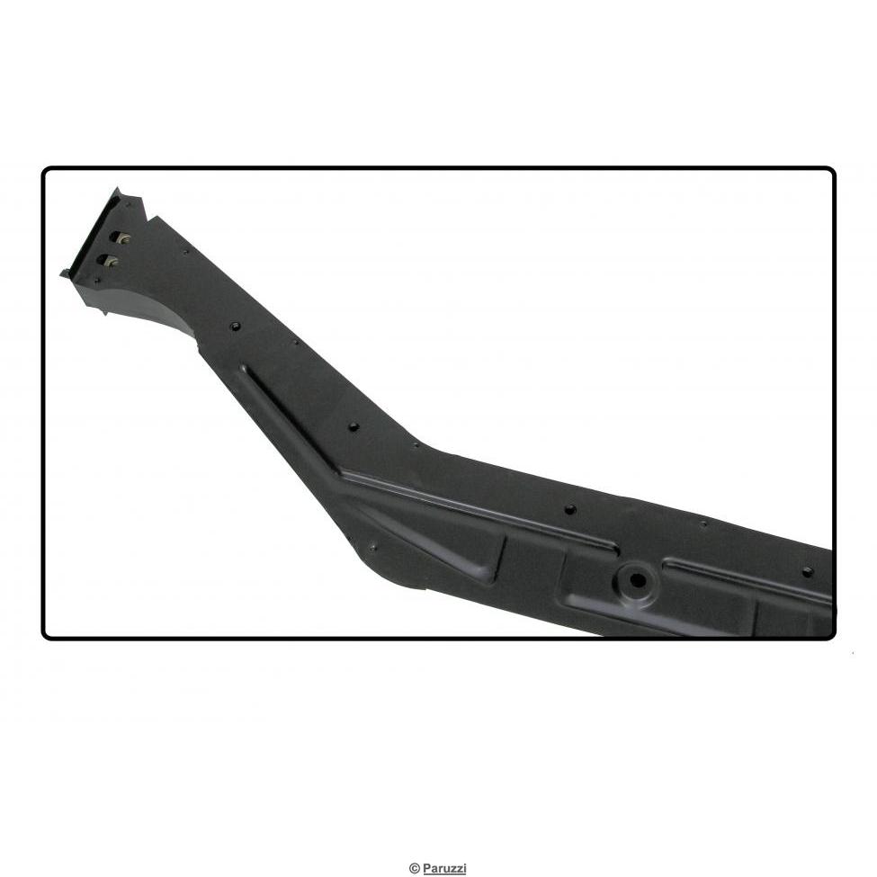 Heizungskanal mit Heizungsrohr rechts