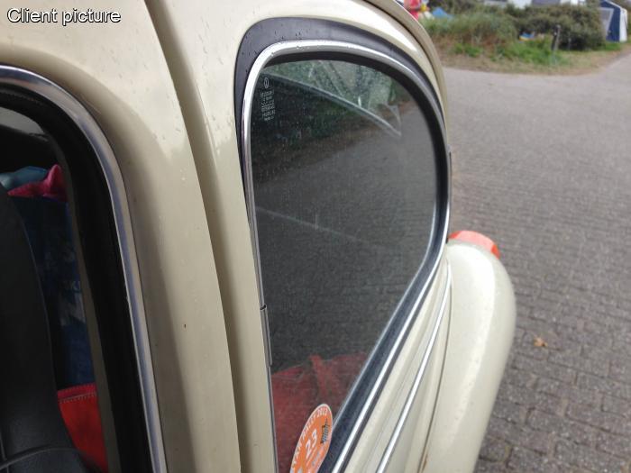 Seitenscheibendichtung mit Zierleistenrille links