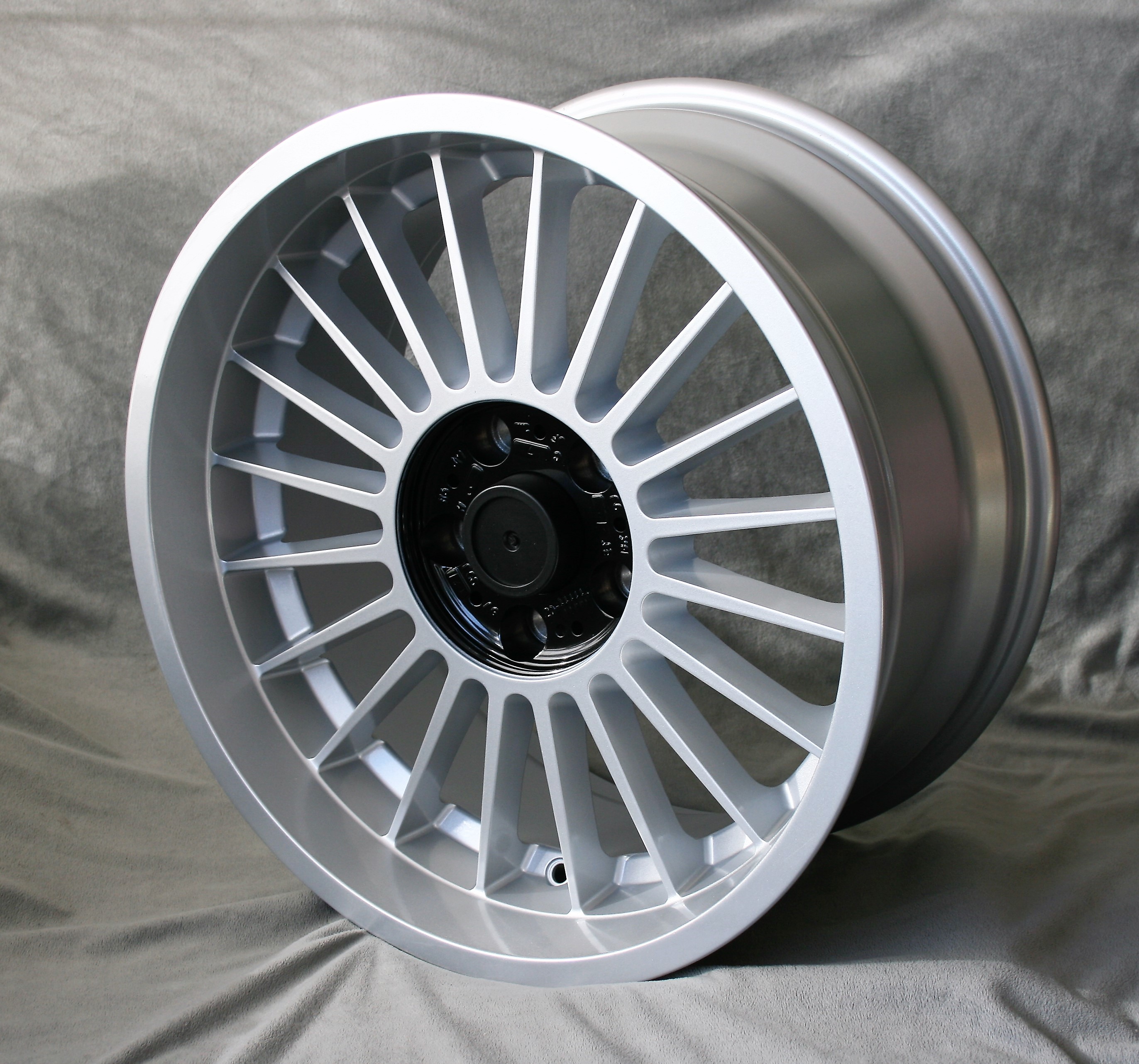 Maxilite Spoke Felge für BMW 9x18 silber/schwarz