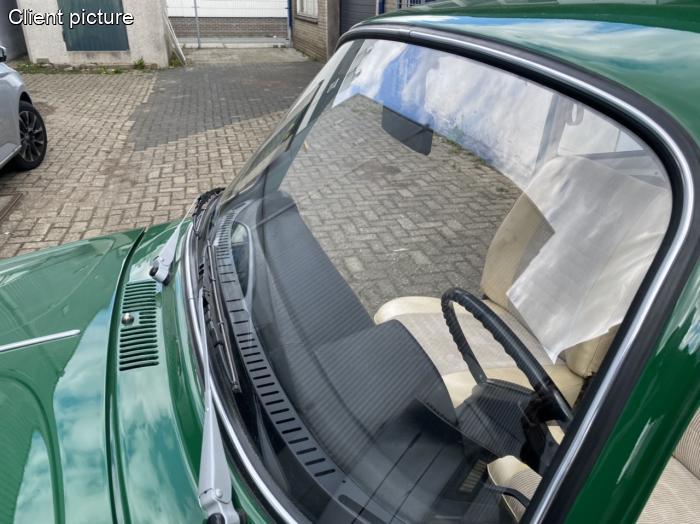 Frontscheibendichtung mit Zierleistenrille