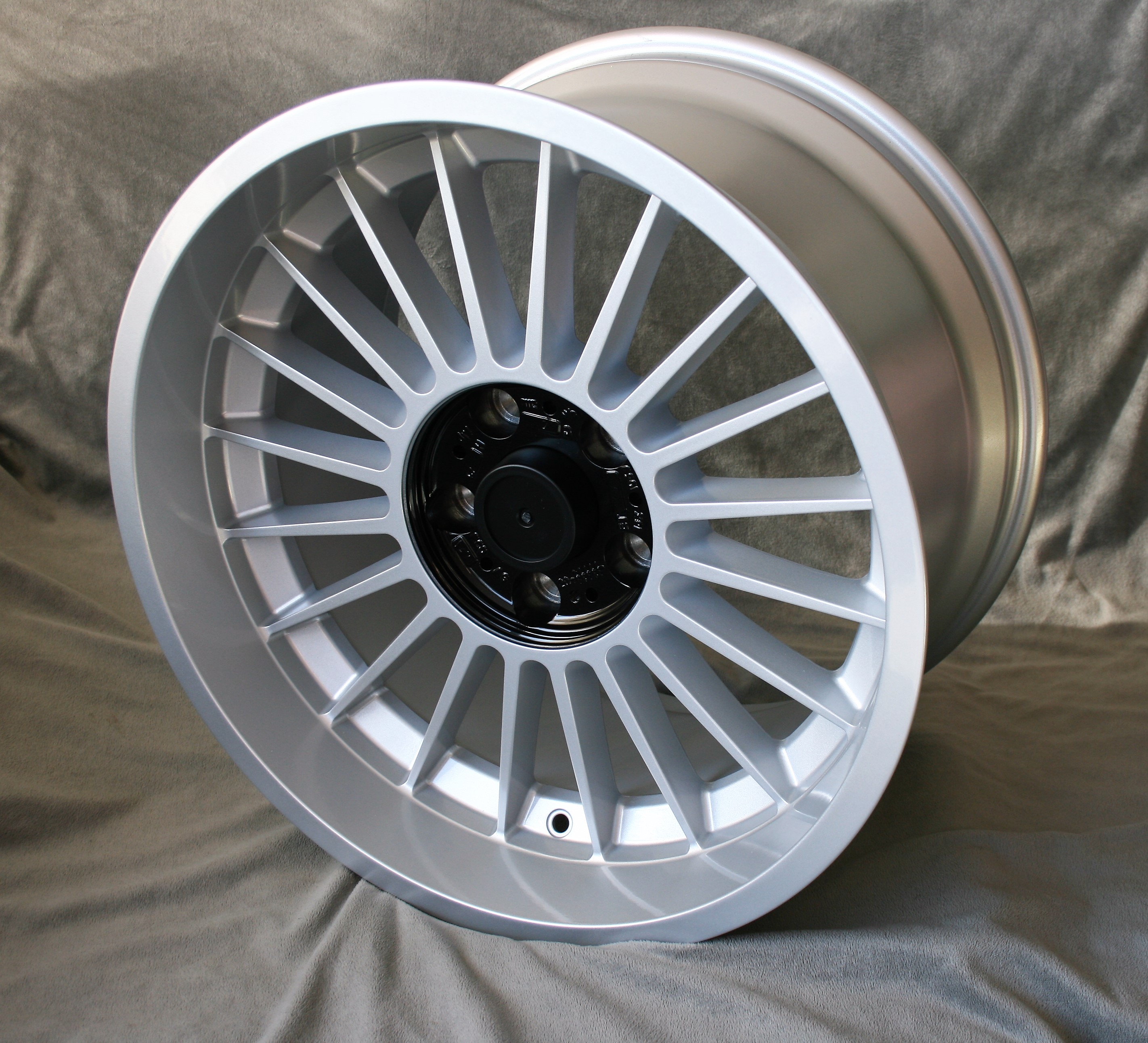 Maxilite Spoke Felge für BMW 10,5x18 silber/schwarz