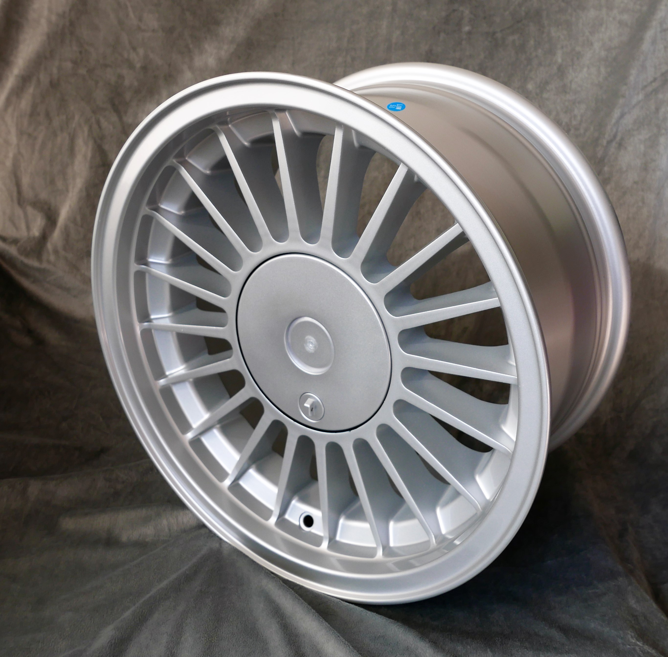 Maxilite Spoke Felge für BMW 8x16 silber/schwarz