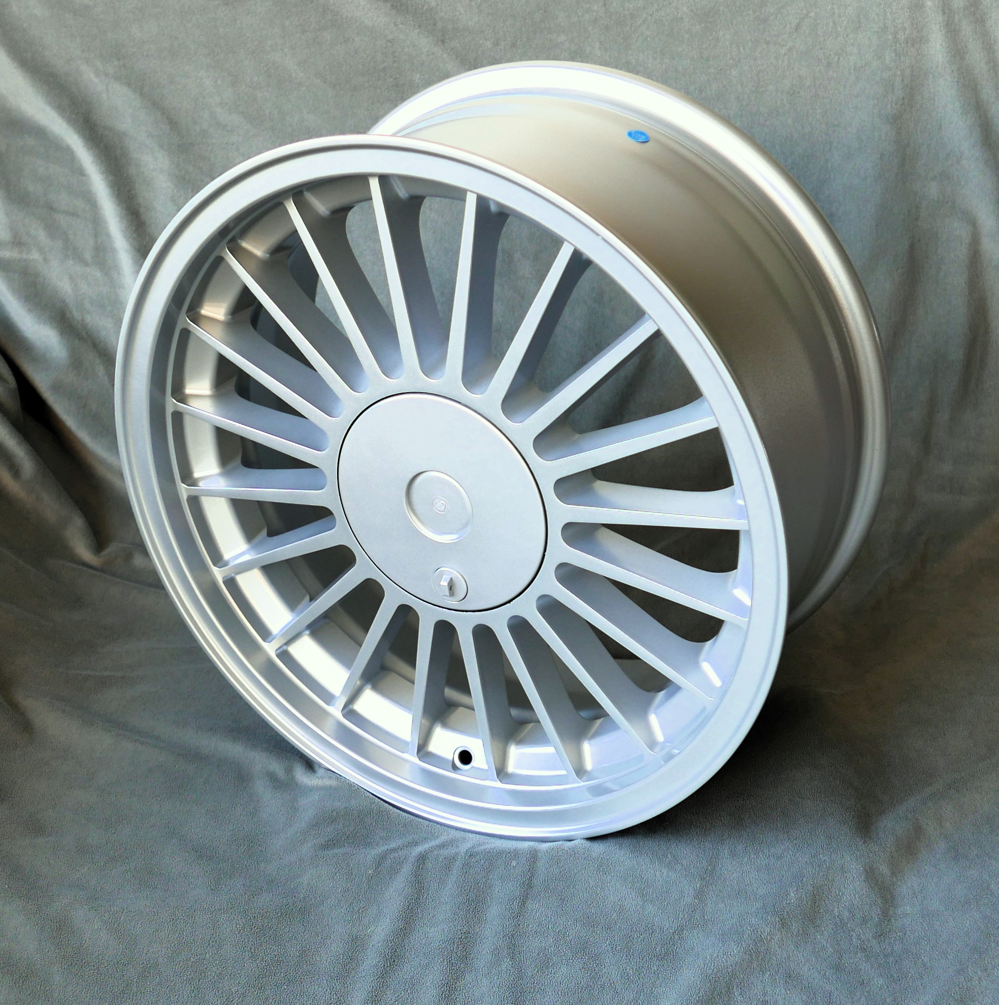 Maxilite Spoke Felge für BMW 8x18 silver/black