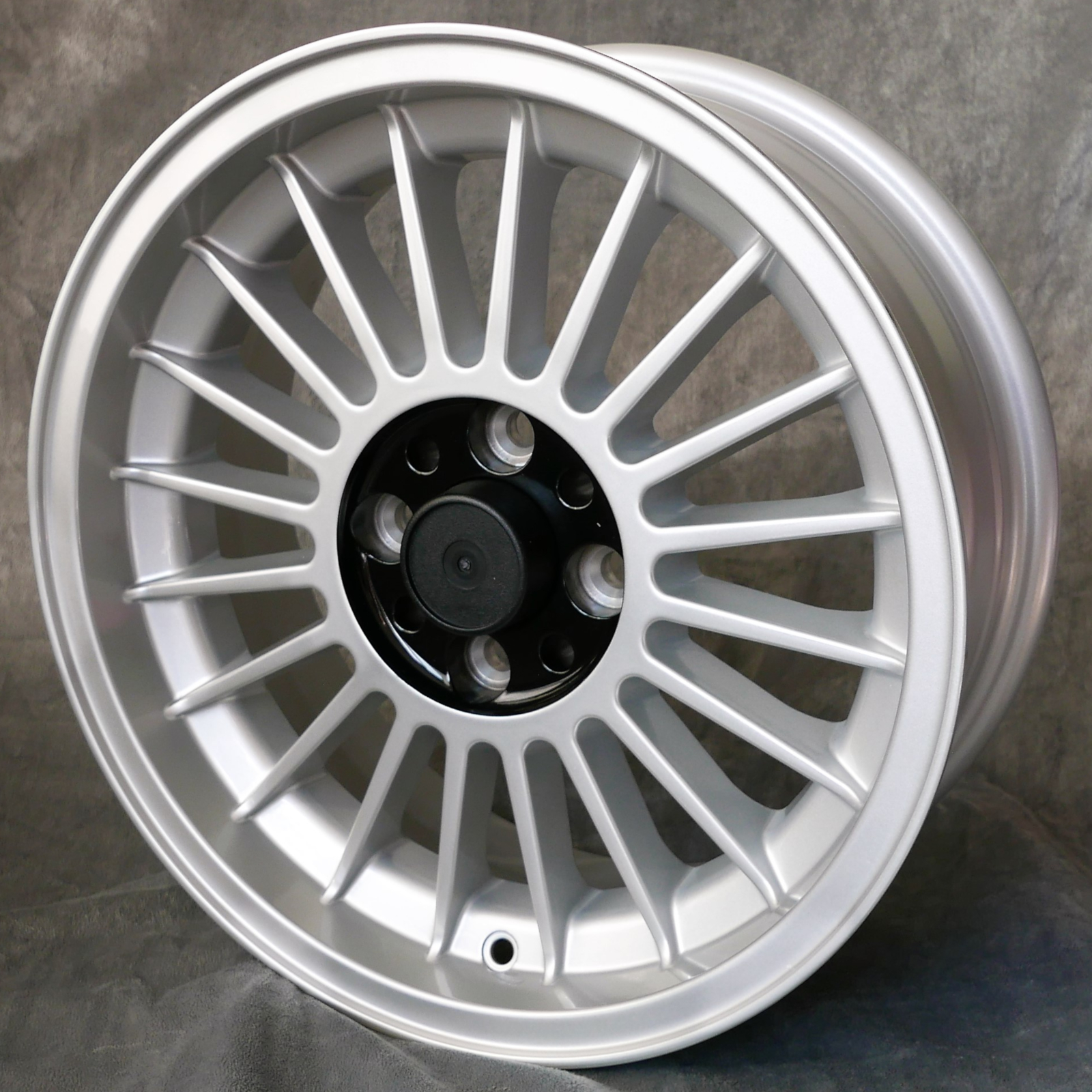 Maxilite Spoke Felge für BMW – 6x15 Zoll silber/schwarz