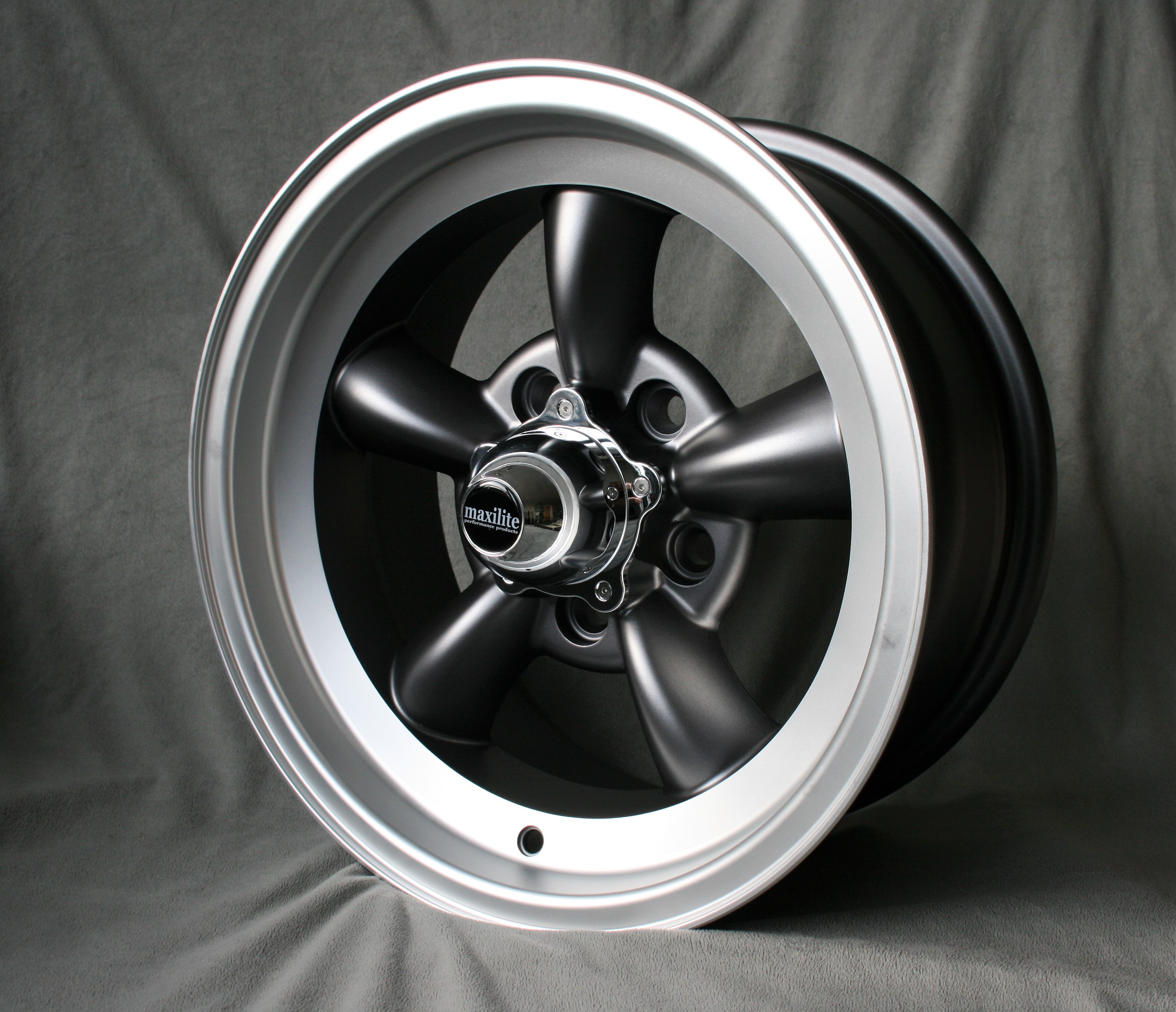 Maxilite AR Felge für Ford – 7x15 anthracite/diamond cut