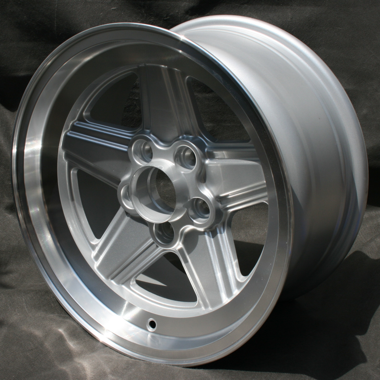 Maxilite Penta Felge für Mercedes 9x16 silver/diamond cut